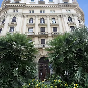 Piazza Bovio 22 *** Neapol